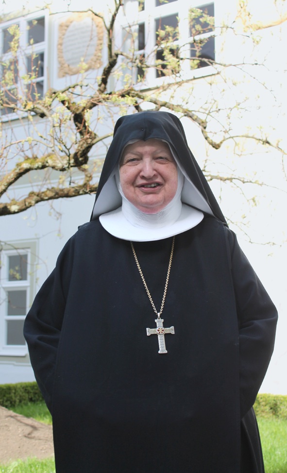 Mutter Franziska Salesia Kloos OSB kann am 1. Mai das 30-jährige Jubiläum ihrer Äbtissinenweihe begehen. Foto: Michael Heberling