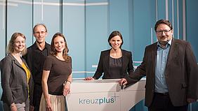 Die Redaktion von kreuzplus (von links): Anika Taiber, Franz Göpfert-Nieberle, Daniela Olivares, Anita Hirschbeck und Norbert Staudt. pde-Foto: Geraldo Hoffmann