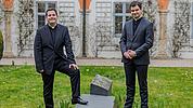 Die Diakone Thomas Büttel (links) und Armin Drechsler (rechts) werden am 20. April zu Priestern geweiht. Foto: Norbert Staudt/pde