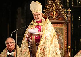 Bildhinweis: Bischof Gregor Maria Hanke bei seiner Predigt am Silvesterabend im Eichstätter Dom. pde-Foto: Daniela Olivares