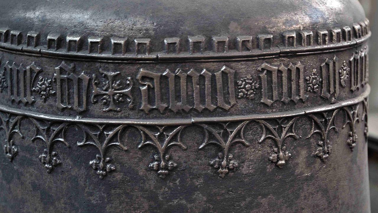 Ortskapelle Michelbach: Bronzeglocke, gegossen 1437 von Paul Trost, Nürnberg. Bild: Thomas Winkelbauer