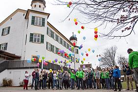 Auftakt zum Jahresthema des BDKJ-Diözesanverbands Eichstätt – mit bunten Luftballons haben die Delegierten der Versammlung des BDKJ Diözesanverbands Eichstätt das Jahresthema „Willkommen“ gestartet. Unter verschiedenen Aspekten setzen sich die J
