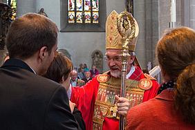 Bischof Gregor Maria Hanke bei der Firmung. (Archivbild aus dem Jahr 2014). pde-Foto: Anika Taiber-Groh
