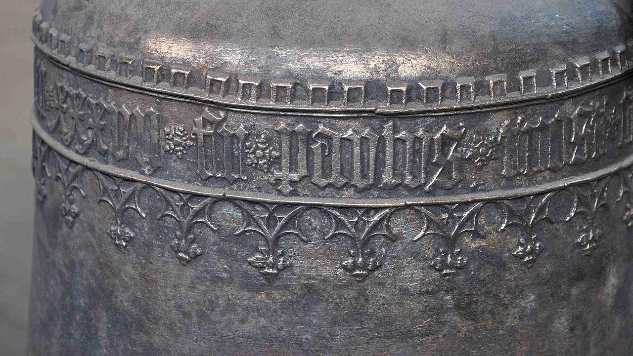 Ortskapelle Michelbach: Bronzeglocke, gegossen 1437 von Paul Trost, Nürnberg. Bild: Thomas Winkelbauer