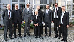 Der neue BKU-Vorstand bei Bischof Hanke: Peter Schöpfel, Dompropst em. Klaus Schimmöller, Reinhard Dirr, Erika Bäumler, Bischof Hanke, Andreas Becker, Michael Müller, Wolfgang Betz (v.l.)