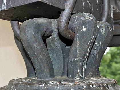 Ortskapelle Michelbach: durchgerissener Kronenstock der 1437 in Nürnberg gegossenen Paul-Trost-Glocke. Bild: Thomas Winkelbauer