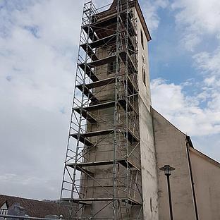 Rauenzell, Pfarrkirche Mariä Heimsuchung: Beginn der Arbeiten im Turm. Foto: Patrick Schaile