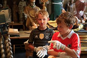 Für neugierige Kinder öffnet auch das Depot des Domschatz- und Diözesanmuseums seine Tür am „Maus-Türöffner-Tag“. Pde-Foto: Norbert Staudt