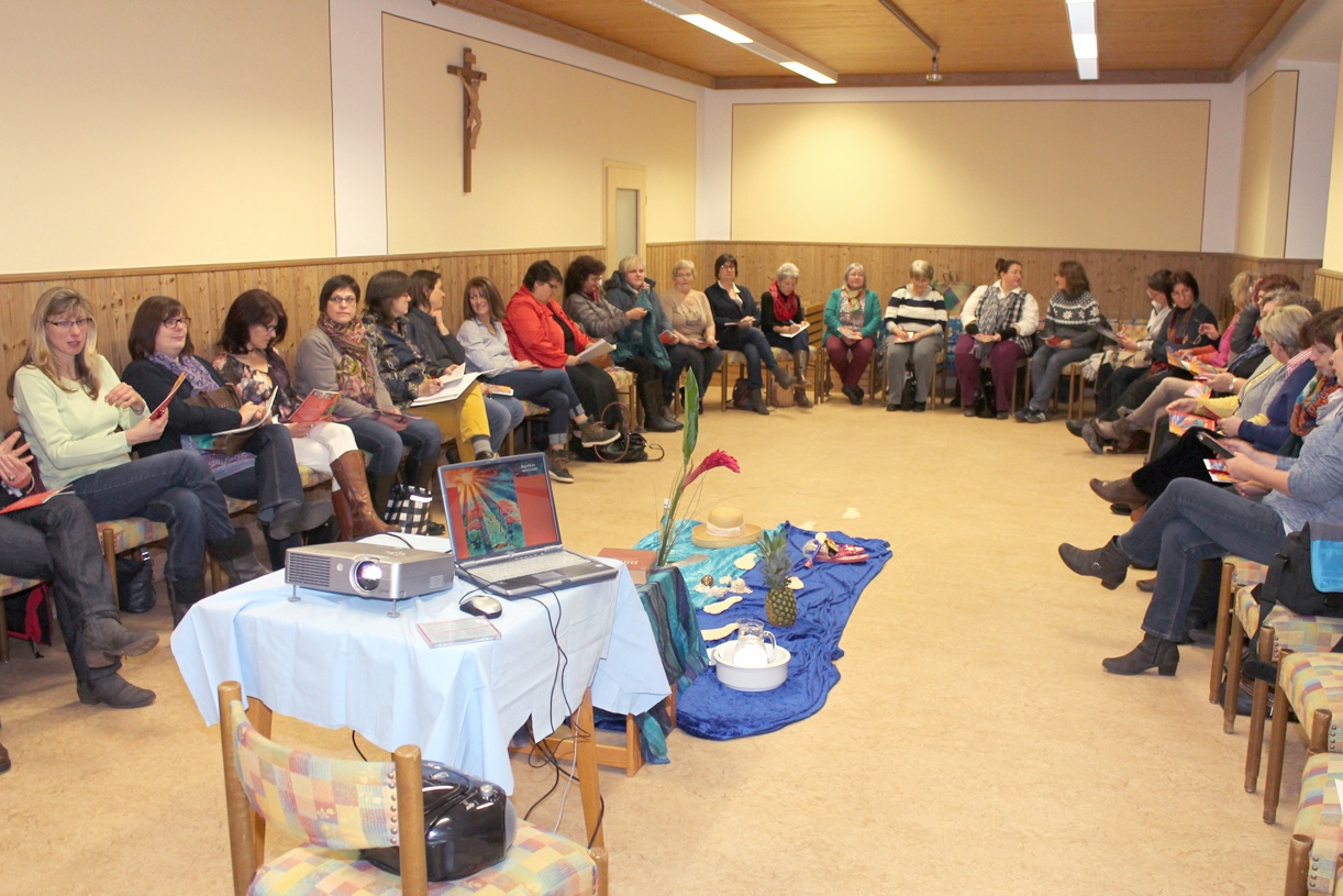 Einführung in den Weltgebetstag: 34 Frauen waren der Einladung zu der Veranstaltung ins Beilngrieser Pfarrheim gefolgt. Foto: Kreitmeir