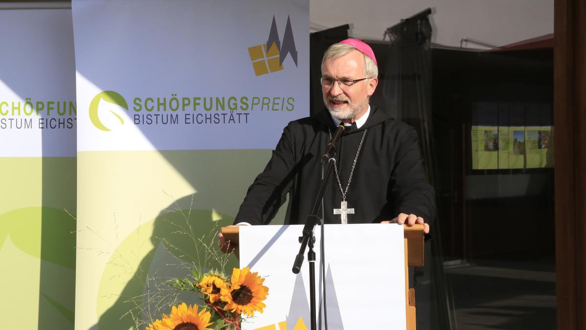 Bischof Hanke verleiht den Schöpfuntspreis
