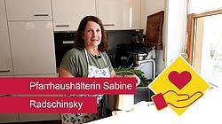 Pfarrhaushälterin Sabine Radschinsky in Neumarkt. Foto: Johannes Heim/pde