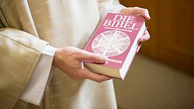 Bibel; Foto: Anika Taiber-Groh
