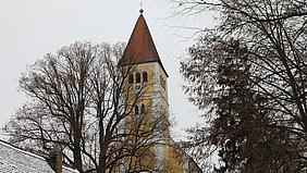Außenansicht der Simultankirche St. Vitus in Illschwang.