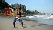 Juliana Cristina Barreto da Silva tanzt Street Dance am Strand von Ipanema (Foto: Adveniat/Florian Kopp)