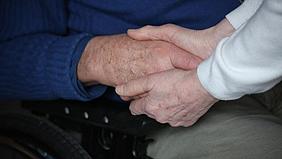 Helfende Hände im Hospiz, pde-Foto: Geraldo Hoffmann