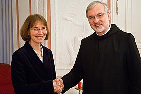 Bischof Gregor Maria Hanke und Pia Sommer