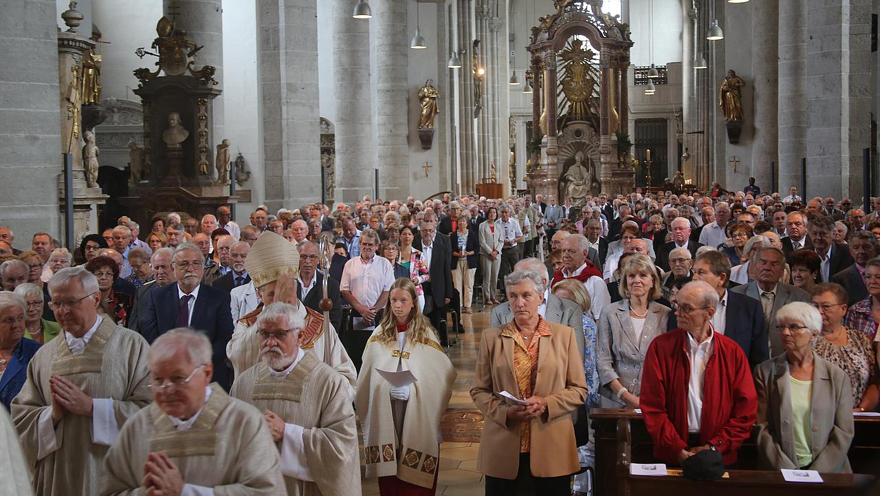 1000 Ehejubilare beim Abschluss der Willibaldswoche im Eichstätter Dom. pde-Foto: Geraldo Hoffmann