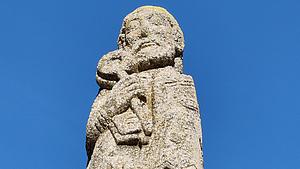 Petrusfigur aus Stein