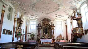 Blick in die Pfarrkirche St. Ottilia im Deutschordensschloss Absberg. Foto: Geraldo Hoffmann/pde