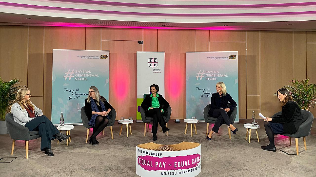 Diskussionsrunde zum Equal Pay Day. Foto: Foto: Franke-Postberg/KDFB