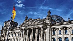Gebet für Politiker im Bundestag unserer Region. Foto: pixabay