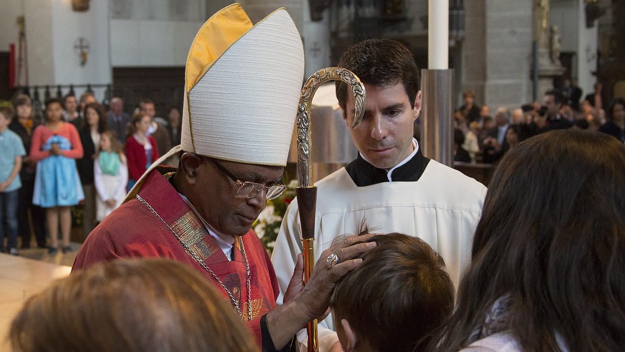 Bischof Thomas Dabre bei einer Firmung 2014 im Eichstätter Dom. pde-Foto: Anika Taiber