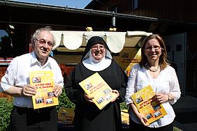 Von rechts nach links: Autorin Christine Fath-Pscherer, Schwester Leodegaria Murr OSB (Leiterin des Kindergartens der Abtei St. Walburg) und Rudolf Pscherer (Musikpräfekt und Dozent für Kirchenmusik am Bischöflichen Seminar) bei der Buchpräsentation