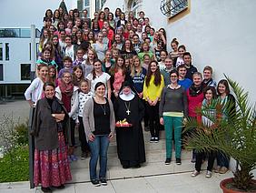 85 Ministrantinnen diskutierten mit Mutter Franziska Kloos OSB über Freiheit im Glauben. pde-Foto: Sarah Hairbucher