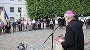 Bischof Gregor Maria Hanke bei einem Friedensgebet.