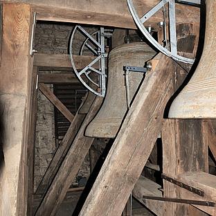 Altdorf bei Titting, Pfarrkirche St. Nikolaus: Blick in die Glockenanlage. Foto: Thomas Winkelbauer