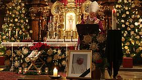 Bischof Hanke predigt beim Requiem für Benedikt XVI. Foto: Geraldo Hoffmann/pde