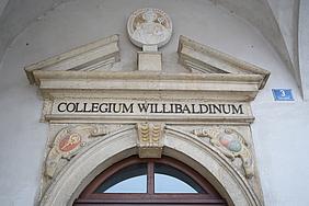Eingang des Collegium Willibaldinums