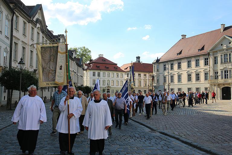 Prozession vom Residenzplatz zur Schutzengelkirche