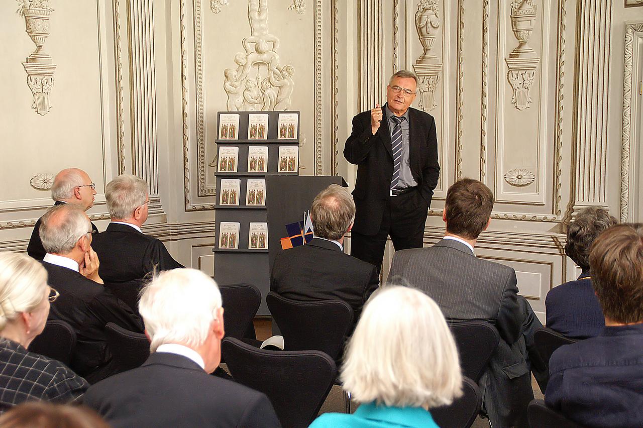 Prof. Dr. Stefan Weinfurter bei seinem Vortrag zur Vorstellung des Buches im Bischöflichen Generalvikariat Eichstätt.