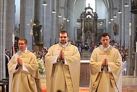 Drei neue Priester für die Diözese Eichstätt (von links nach rechts): Simon Heindl, Thomas Rose und Michael Polster. pde-Foto: Geraldo Hoffmann