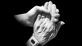 Gebet für Frauen und Männer, die in Altenheimen arbeiten. Foto: pixabay