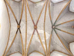 Pollenfeld, Pfarrkirche St. Sixtus: Gotisches Hochchor aus der Zeit um 1400.  Foto: Thomas Winkelbauer