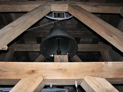Pollenfeld, Pfarrkirche St. Sixtus: Neuer Glockenstuhl aus Eichenholz. Bild: Thomas Winkelbauer