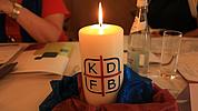 Eine Kerze mit dem Logo des KDFB. pde-Foto: Johannes Heim
