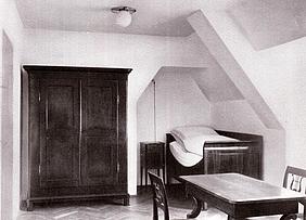 Zimmer eines Alumnen im Eichstätter Priesterseminar, um 1940.