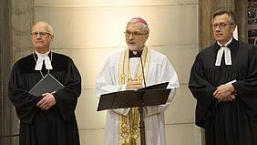 Regionalbischof Klaus Stiegler, Bischof Gregor Maria Hanke und Pfarrer Peer Detlev Schladebusch