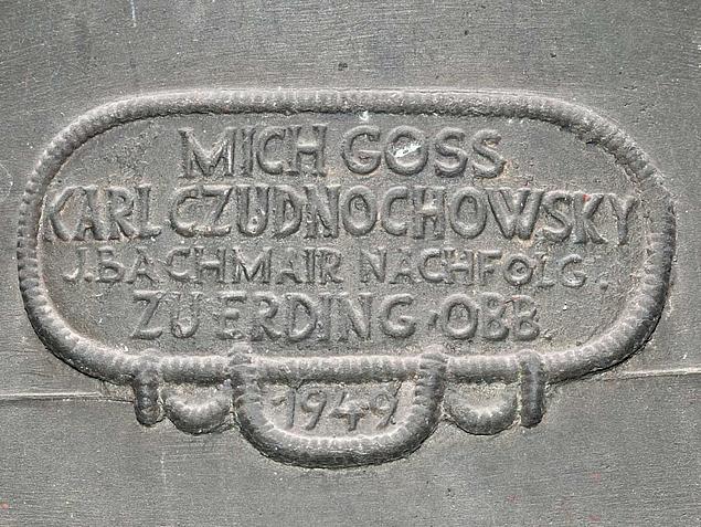 Untermässing, Glocke 2: Gießerinschrift des Glockengießers Karl Czudnochowsky, Erding (1949). Bild: Thomas Winkelbauer
