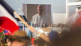 Papst beim Weltjugendtag in Krakau; Foto: Anika Taiber-Groh