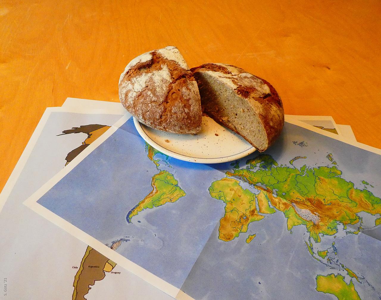 Brot und Landkarte