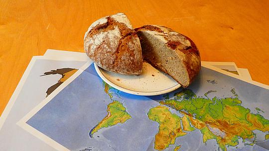 Brot und Landkarte