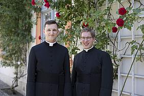 Michael Polster und Simon Heindl werden am Samstag, 24. Juni, in Eichstätt zu Diakonen geweiht (von links). pde-Foto: Anika Taiber-Groh
