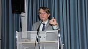 Prof. Dr. Thomas Kraus referierte am Welt-Alzheimertag im Landratsamt Neumarkt. Fotos: Cari-tas/Esser