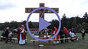 Die Pfadfinder der Diözese Eichstätt haben gemeinsam ein Kreuz für den Osterberg gestaltet