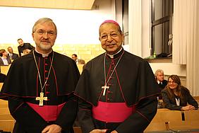 Bischof Gregor Maria Hanke und Bischof em. Valerina D´Souza Foto: pde/ Bahmann