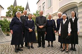 Schwestern beim Bischof